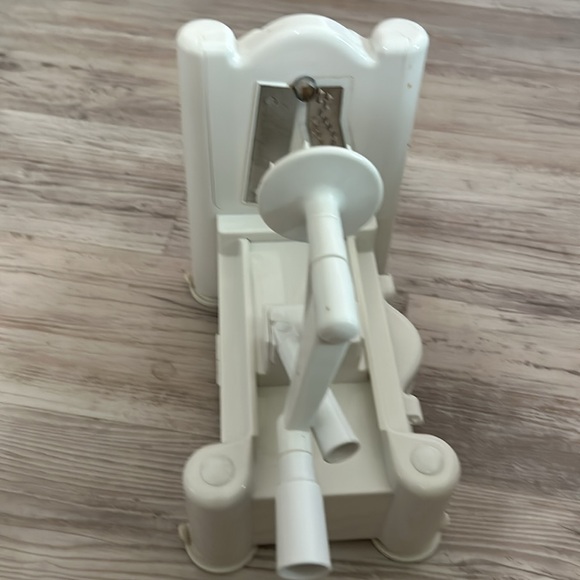 Paderno world cuisine spiral vegetable slicer - Picture 4 of 7